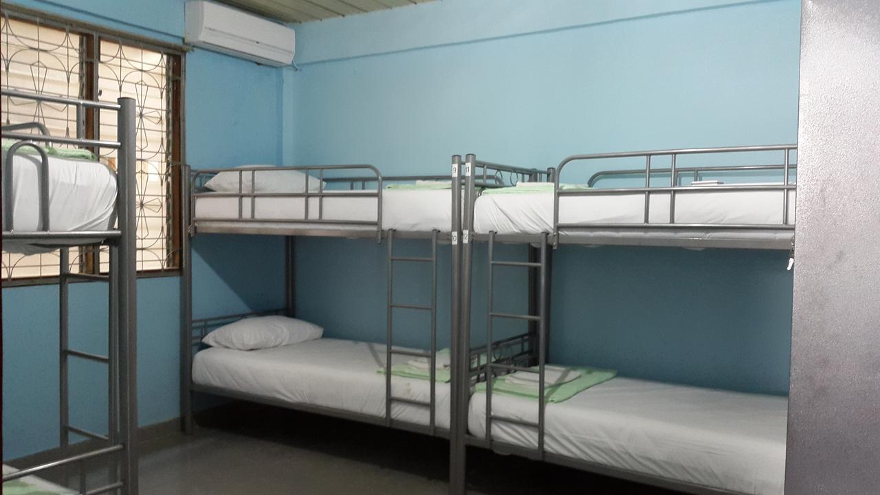 Kampung Bule Hostel 라부안 바조 외부 사진