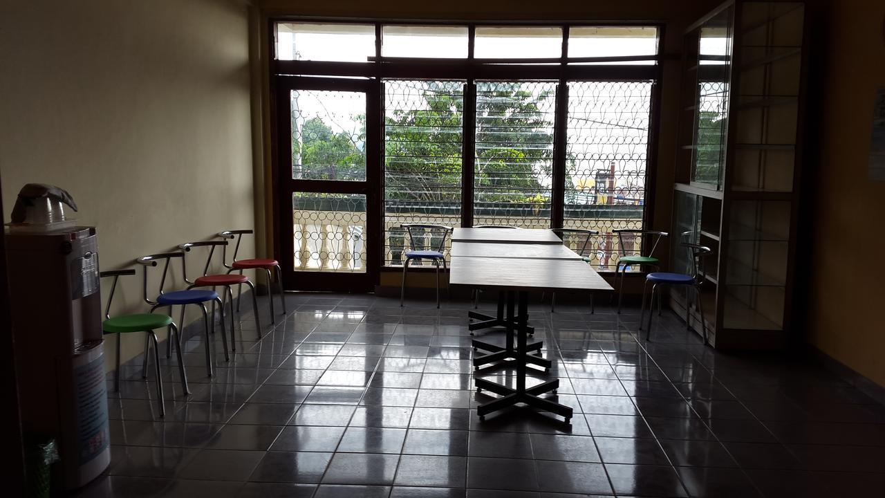 Kampung Bule Hostel 라부안 바조 외부 사진