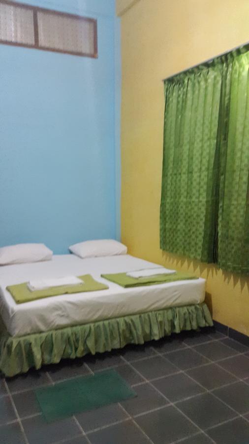 Kampung Bule Hostel 라부안 바조 외부 사진