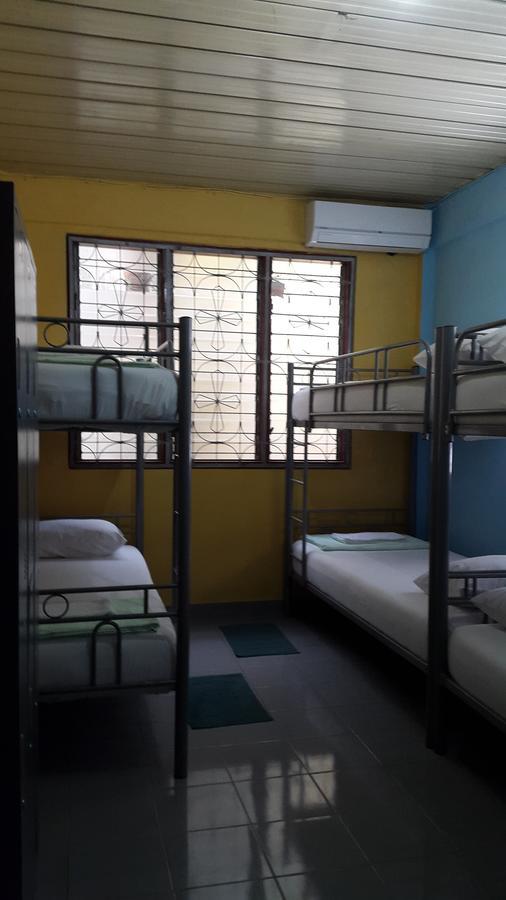 Kampung Bule Hostel 라부안 바조 외부 사진